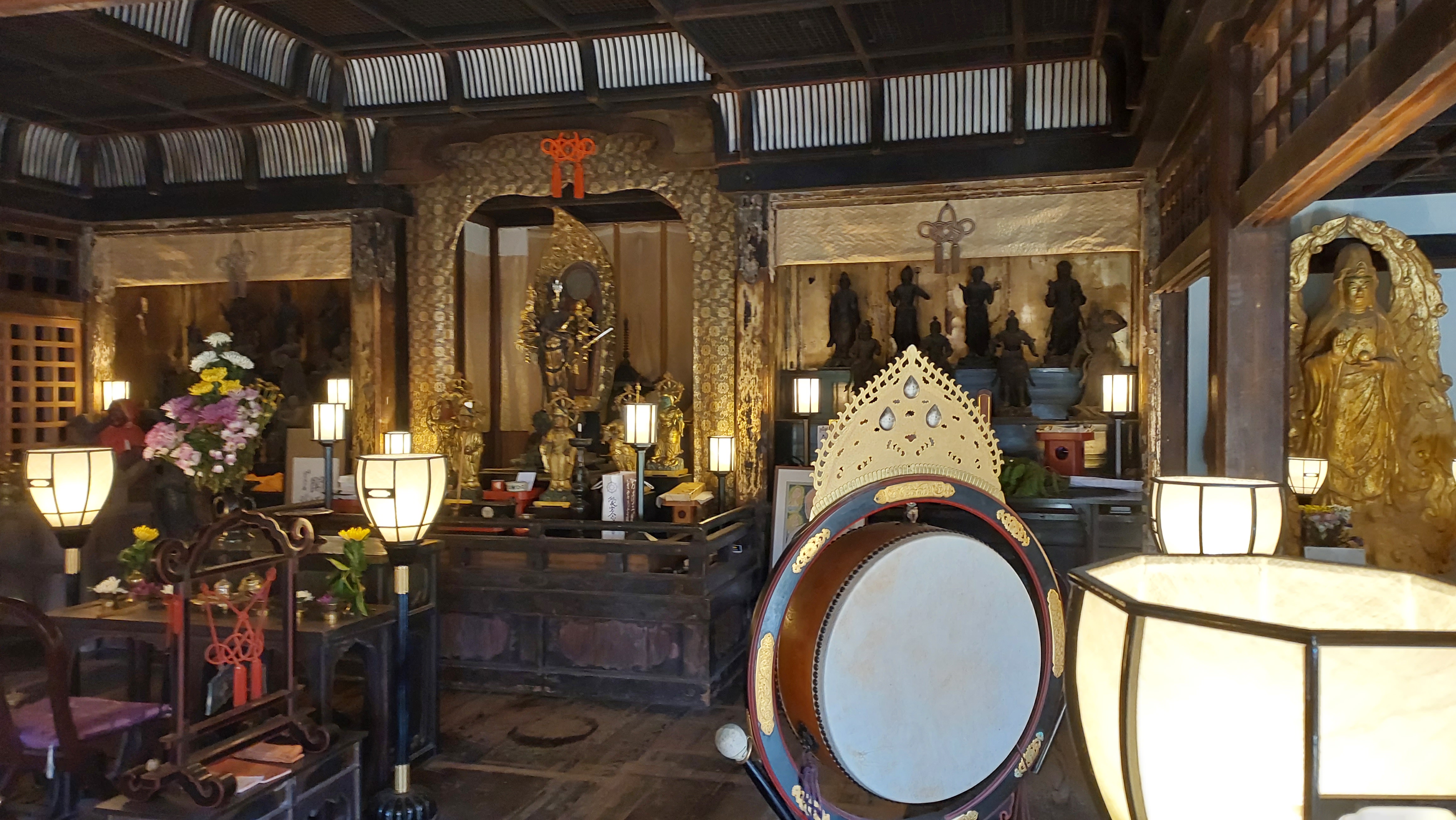 Decorations and prayer items kept in the main hall of Otagi Nenbutsuji